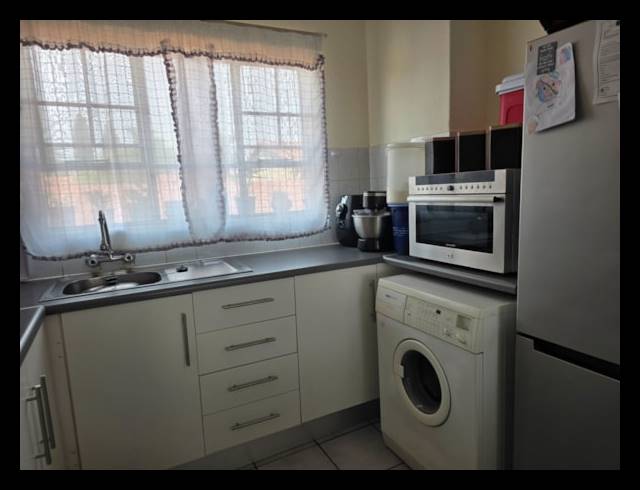 2 bed property to rent in LAKEFIELD